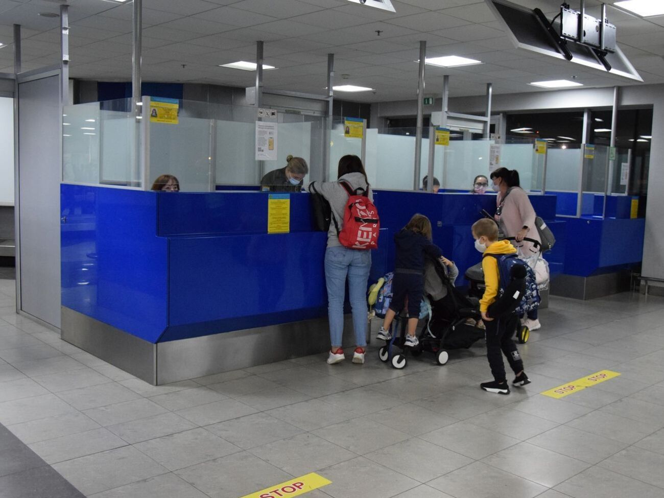 Протягом минулої доби прикордонники оформили на в'їзд і виїзд понад 13 тисяч громадян