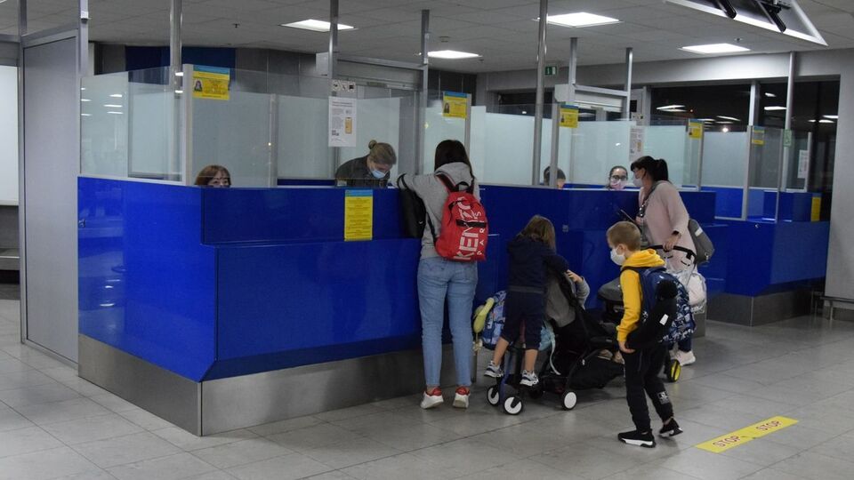 Протягом минулої доби прикордонники оформили на в'їзд і виїзд понад 13 тисяч громадян