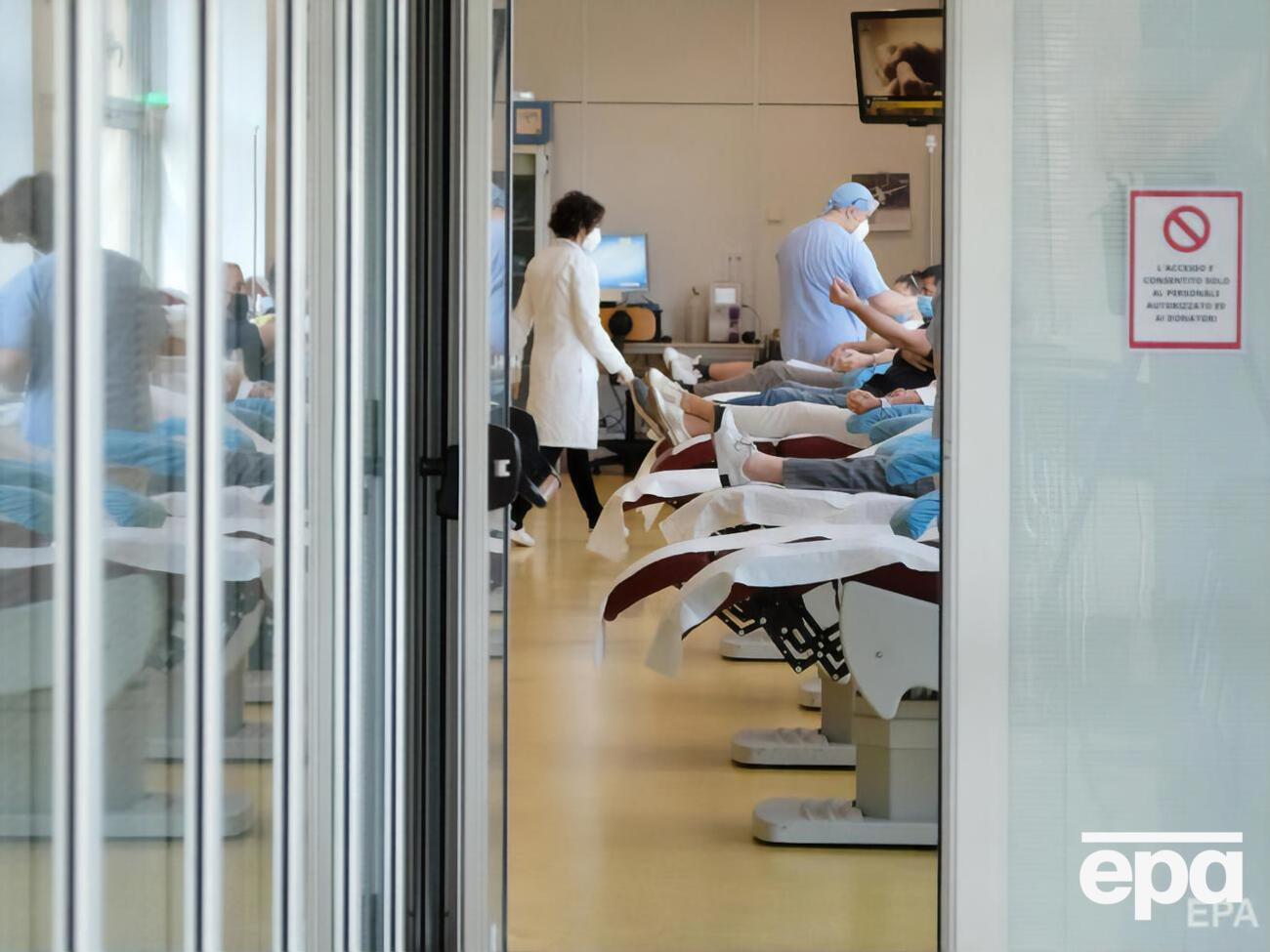 За месяц количество подтвержденных случаев заражения коронавирусом выросло в четыре раза