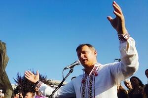 Ляшко: "Я і друзів розумів, й ворогів умів прощати, бо хрещений батько мій – то Хрещатик, то Хрещатик..."