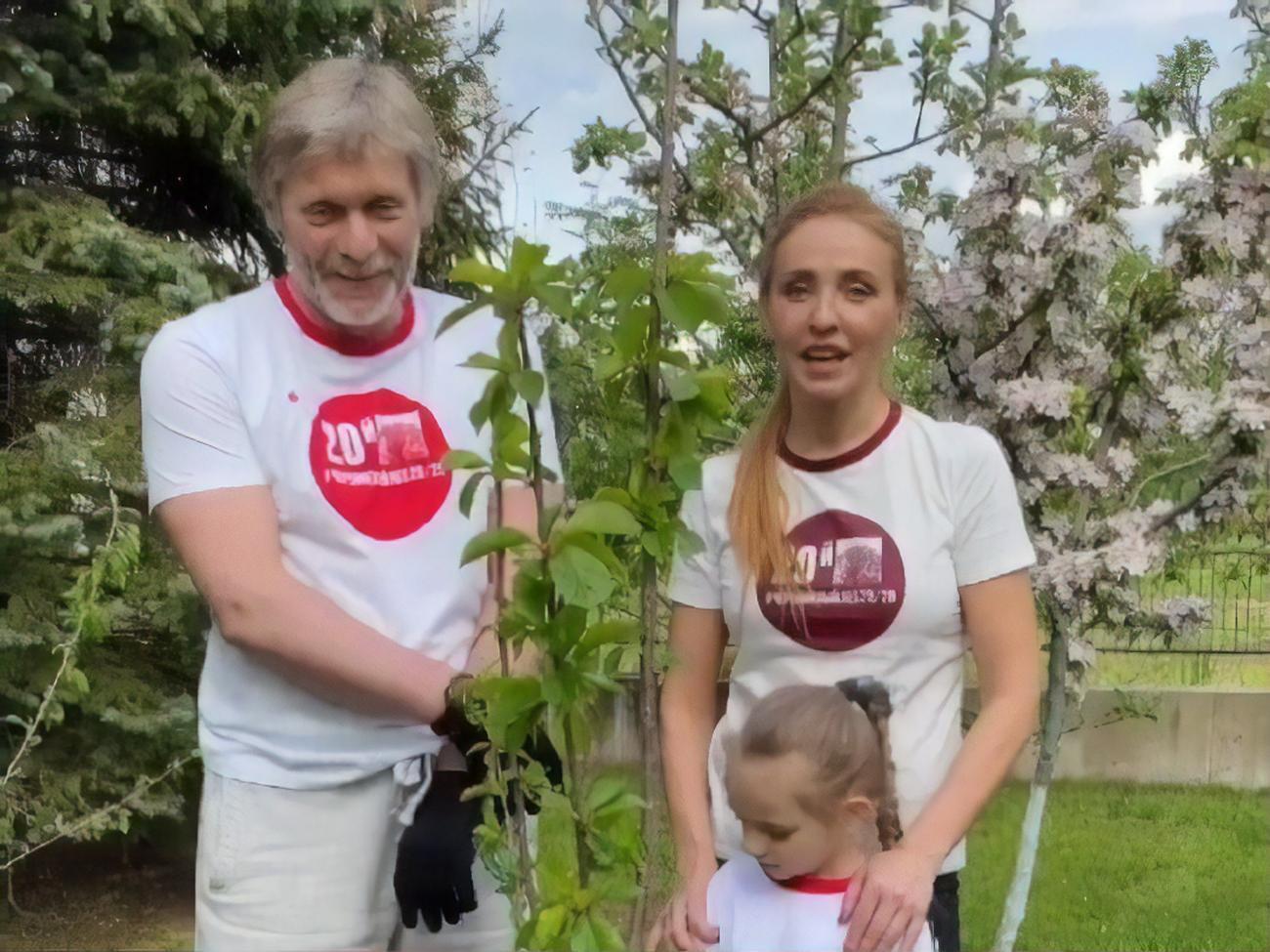 12 травня Пєсков і Навка заявили, що здали позитивні тести на коронавірус