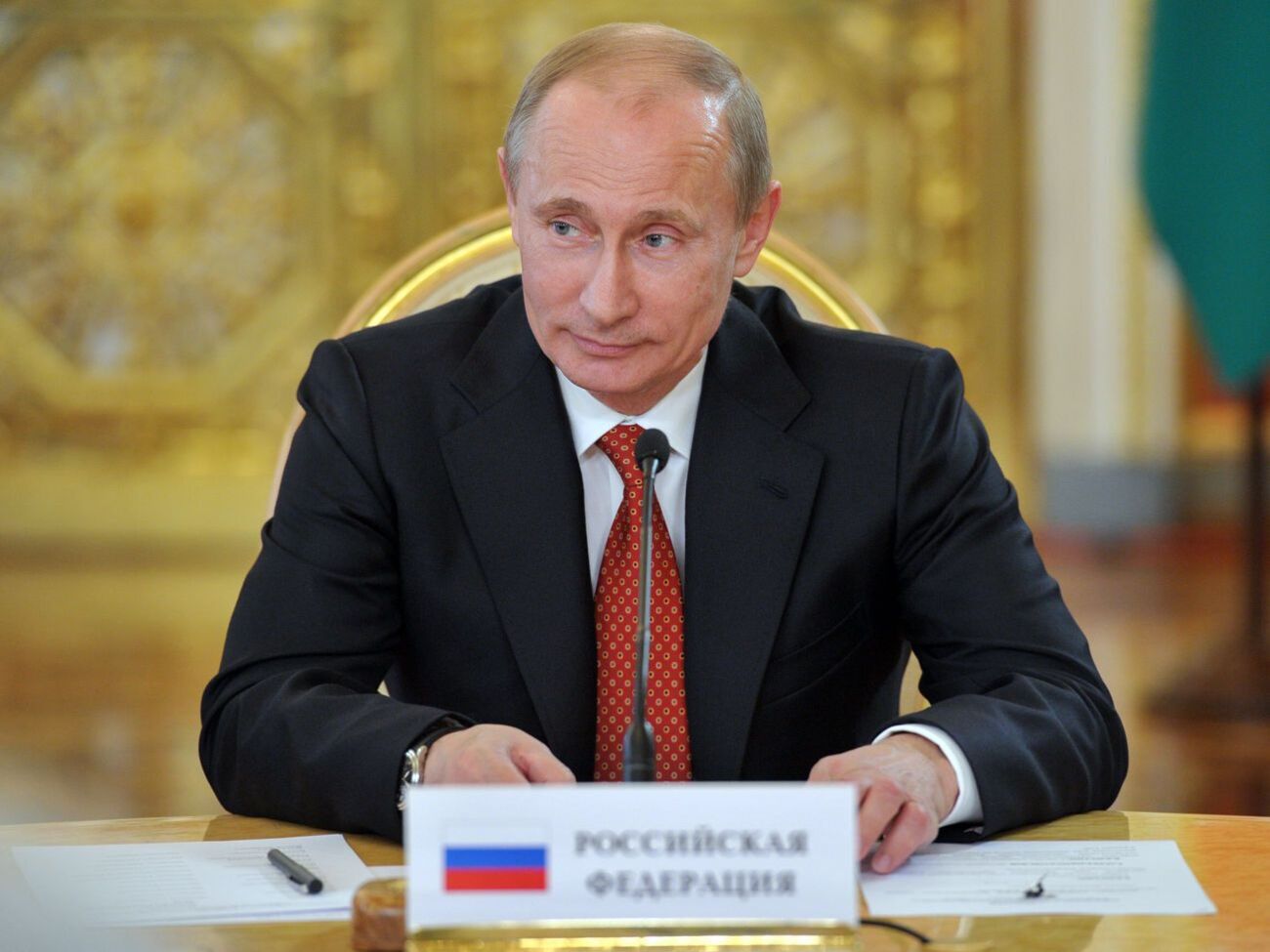 Путин говорил, что поправки в конституцию вносятся не для продления его полномочий