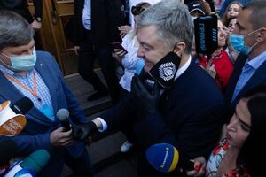 Новиков отметил, что только генпрокурор уполномочен вручить подозрение Порошенко