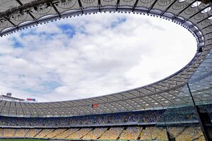 Через коронавірус футбольні матчі в Україні проводять без глядачів
