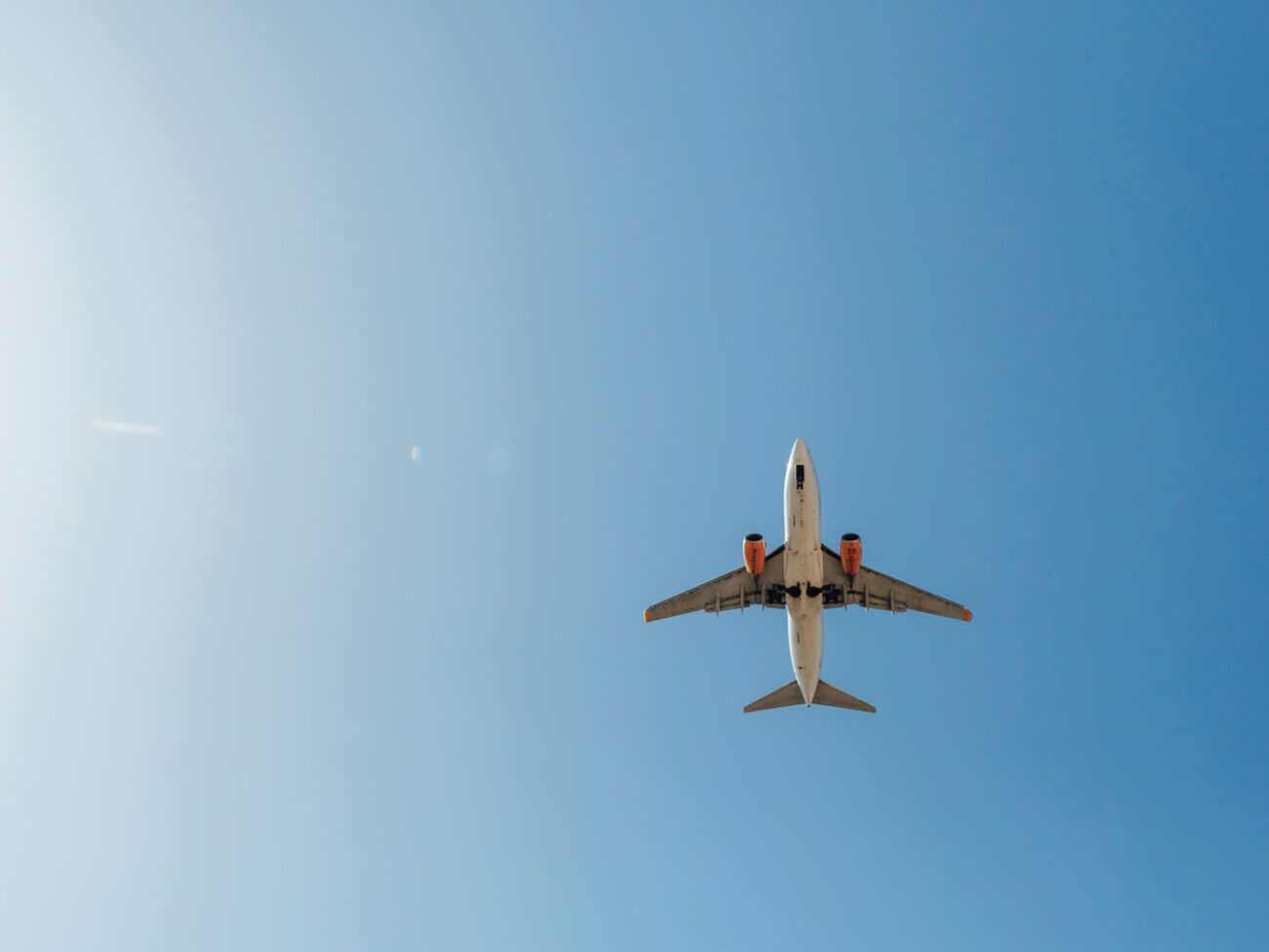 Особенность ужгородского аэропорта в том, что самолетам при взлете или посадке приходится заходить в воздушное пространство Словакии