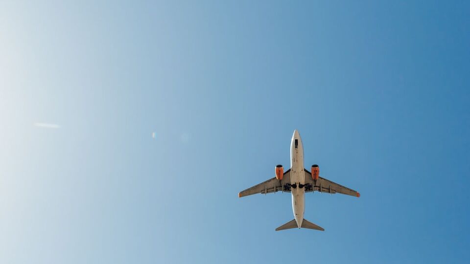 Особенность ужгородского аэропорта в том, что самолетам при взлете или посадке приходится заходить в воздушное пространство Словакии