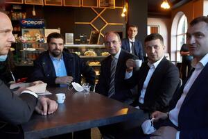 Разом із Зеленським кав'ярню відвідали глава ОП Єрмак, його заступник Трофімов, мер Хмельницького Симчишин та головний санлікар Ляшко