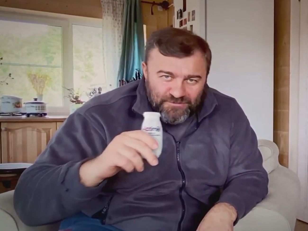 В апреле этого года в сети&nbsp;появился&nbsp;рекламный ролик Danone, в котором снялся Пореченков