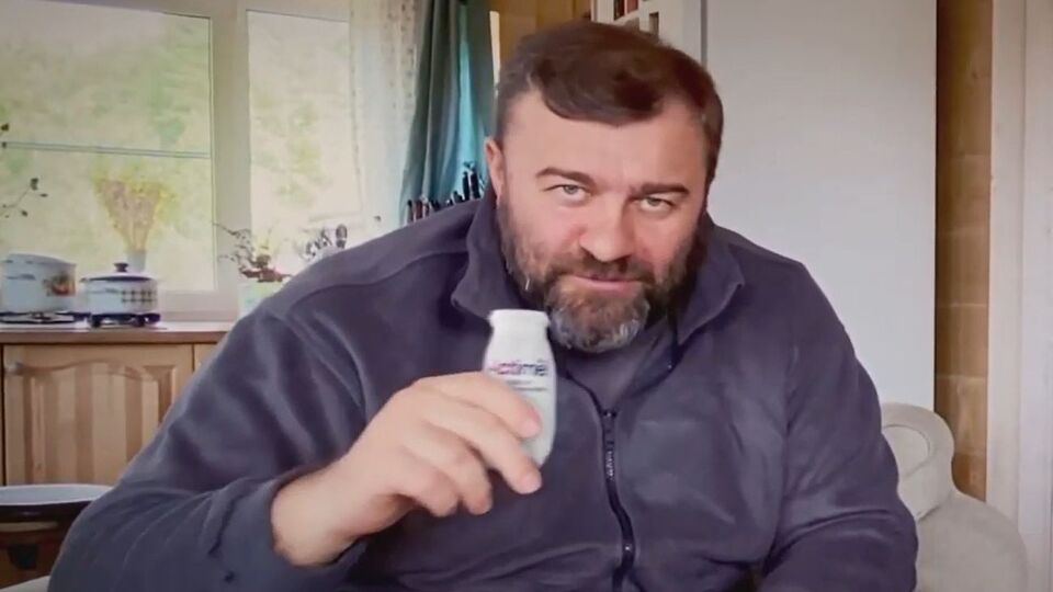 В апреле этого года в сети появился рекламный ролик Danone, в котором снялся Пореченков