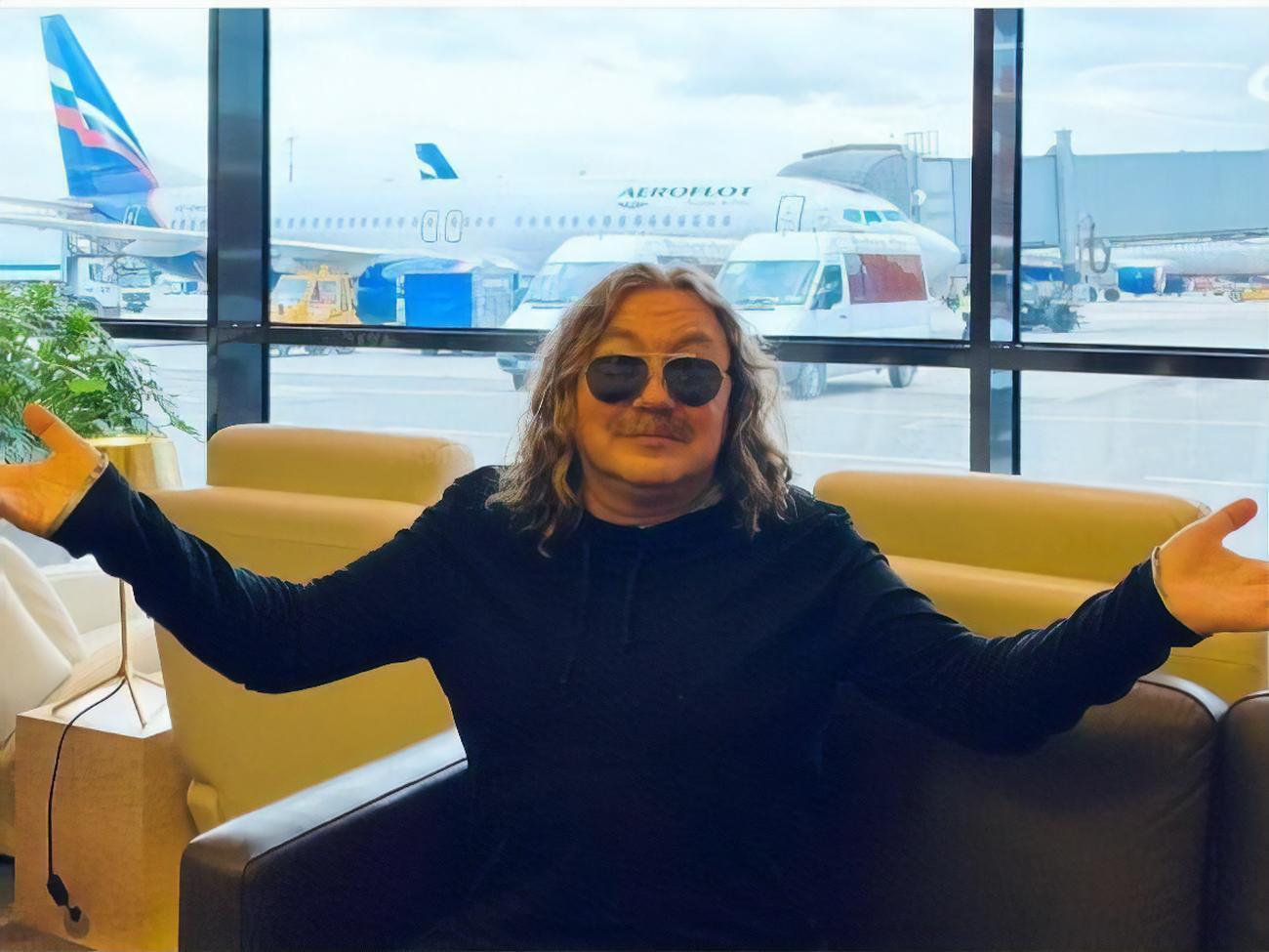 Николаев – отец двух дочерей: 41-летней Юлии и четырехлетней Вероники