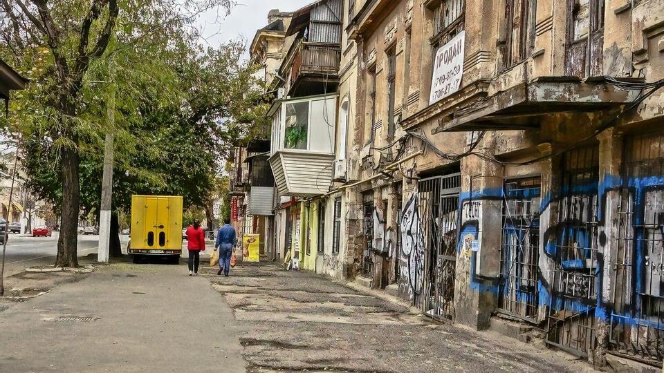 2015 року Верховна Рада ухвалила пакет законів про декомунізацію, які забороняють радянську символіку і засуджують комуністичний режим