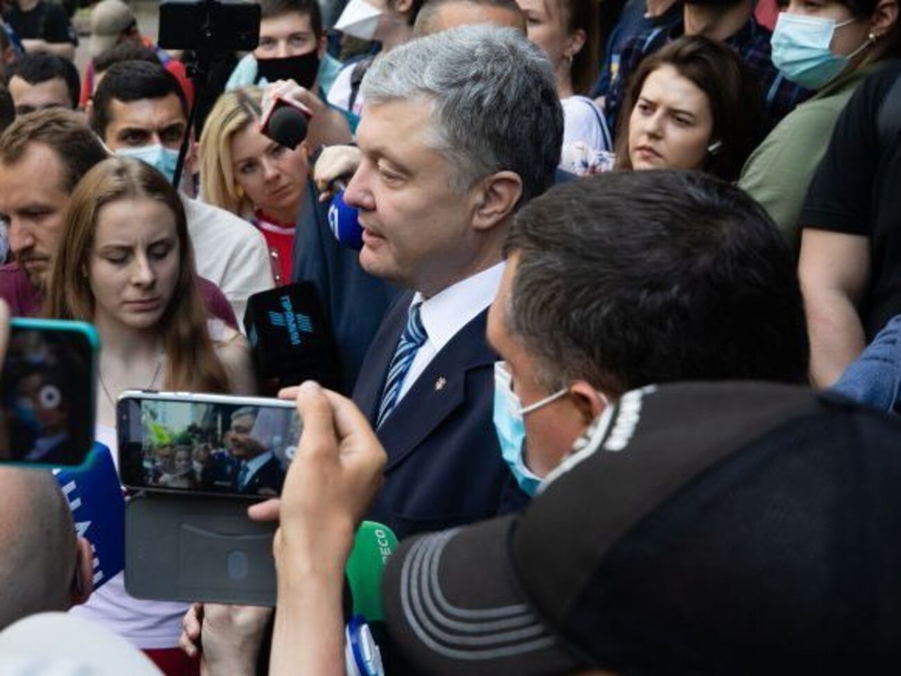 Порошенко відмовився отримувати підозру