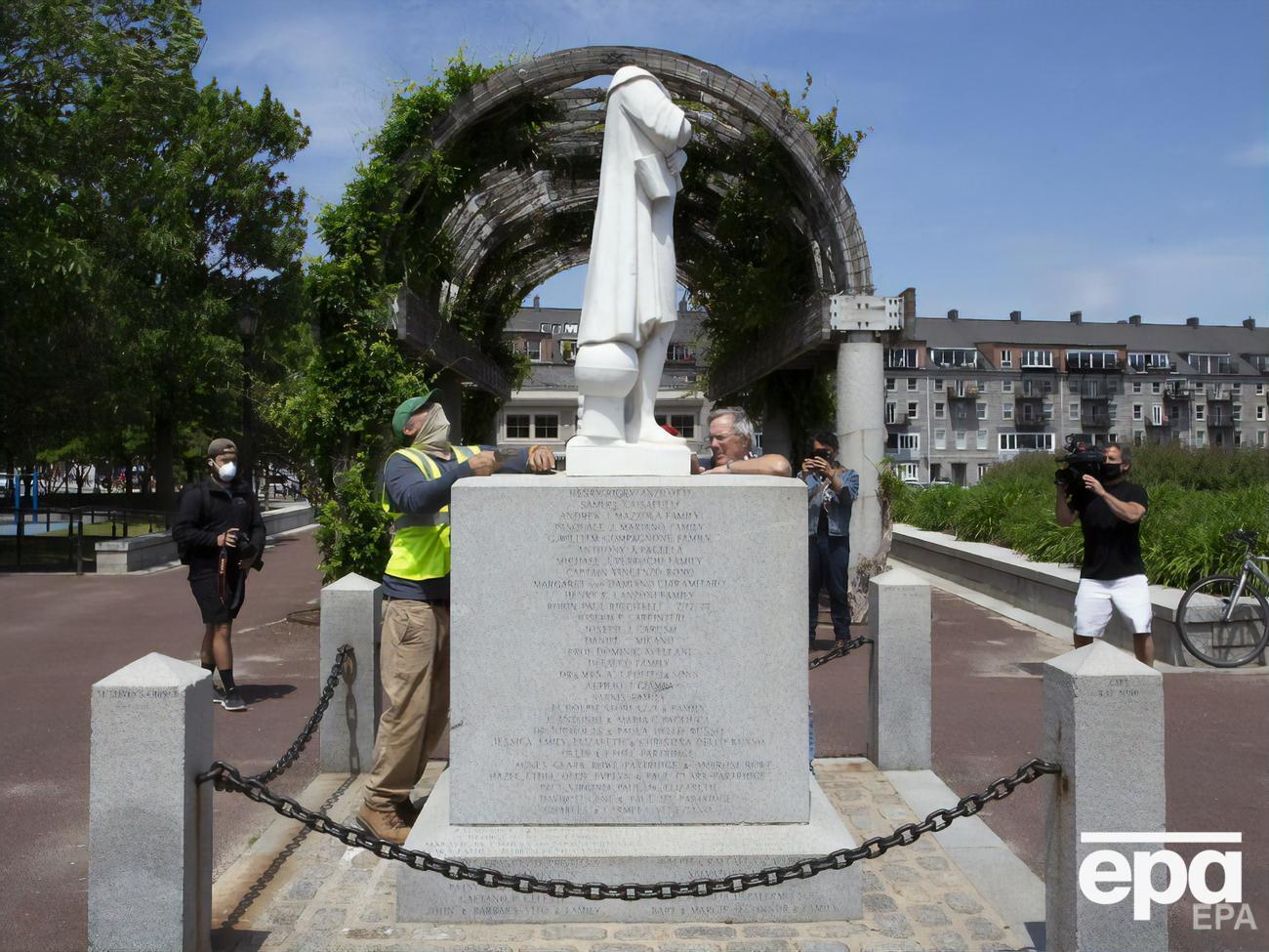 Колумб в Бостоне лишился головы