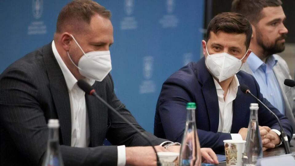 Зеленский сказал, что доверяет Ермаку (на фото слева), которого в феврале назначил руководителем Офиса президента