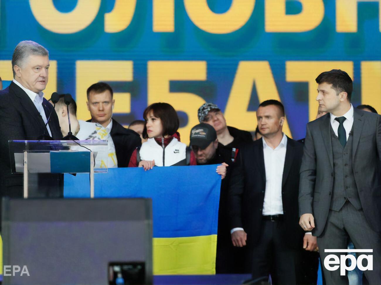 Порошенко (слева) проиграл выборы Зеленскому (справа) в 2019 году