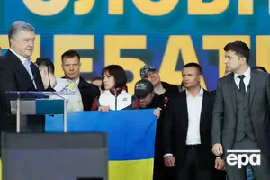 Порошенко (слева) проиграл выборы Зеленскому (справа) в 2019 году