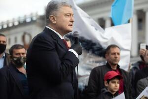Порошенко фигурирует в 21 уголовном производстве