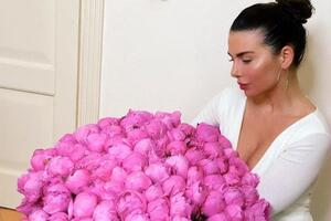 Сєдокова: Жінка може бути різною, може читати Ремарка у стрингах