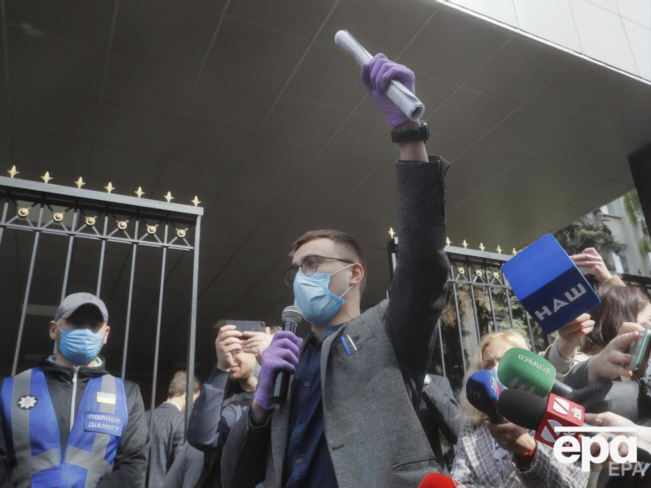 Стерненко попросил поддержать его на судебном заседании