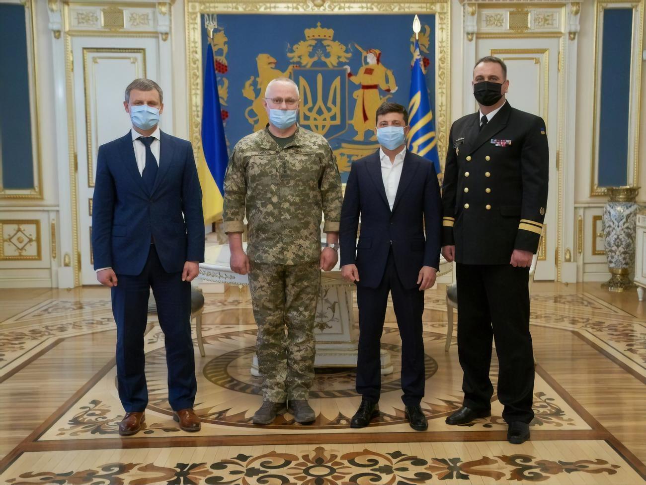 Неїжпапа (крайній праворуч) раніше обіймав посаду заступника командувача ВМС із бойової підготовки
