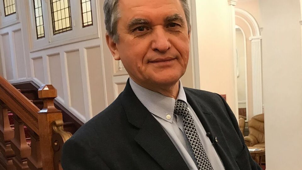 Шамшур покидает украинское посольство в Париже