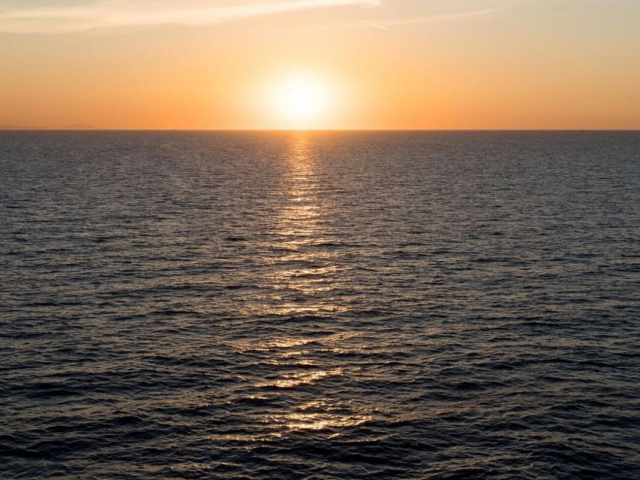 Тисячі мігрантів з Африки прагнуть перебратися в Європу Середземним морем