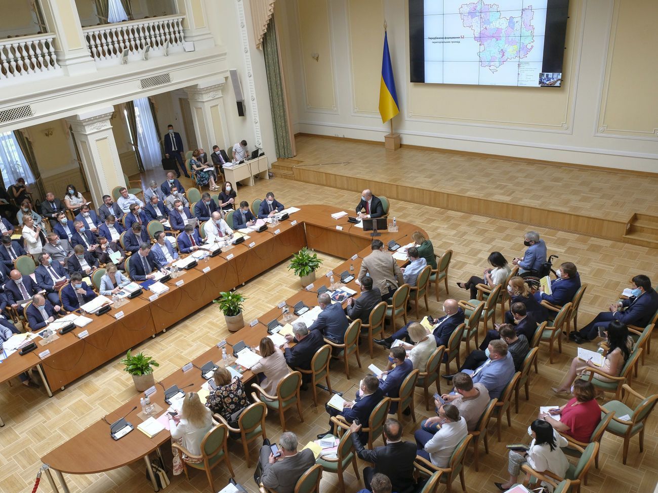 На расширенном заседании Кабмина присутствовали представители местных органов власти