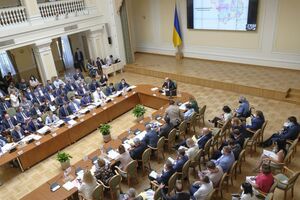 На розширеному засіданні Кабміну були представники місцевих органів влади