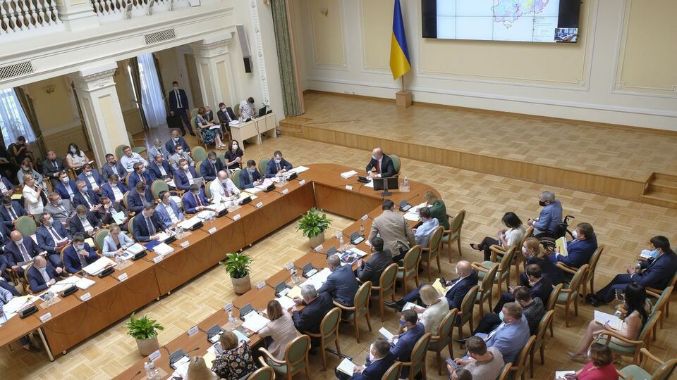 На расширенном заседании Кабмина присутствовали представители местных органов власти