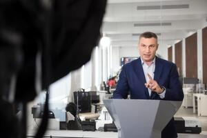 Кличко: Багато людей не дотримуються навіть елементарних правил: не носять маски, не тримають дистанцію