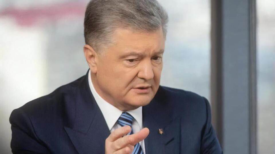 Порошенко: Як важко – наша команда завжди готова підставити плече, бо ми дуже любимо Україну