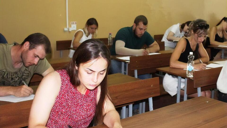 Усім, хто планує писати ЗНО і має підвищену температуру, доведеться взяти довідку в лікувальних установах або у сімейних лікарів