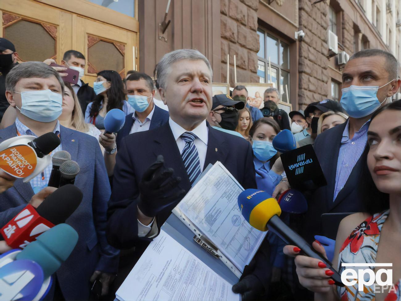 Герасимов (крайній ліворуч) заявив про незаконне стеження за Порошенком