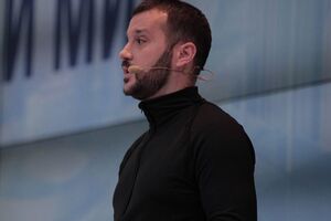 Не надо мочить Вакарчука. Он пошел в политику, хотя не хотел этого. А пошел потому, что этого требовали те, кто сегодня его особенно шельмует