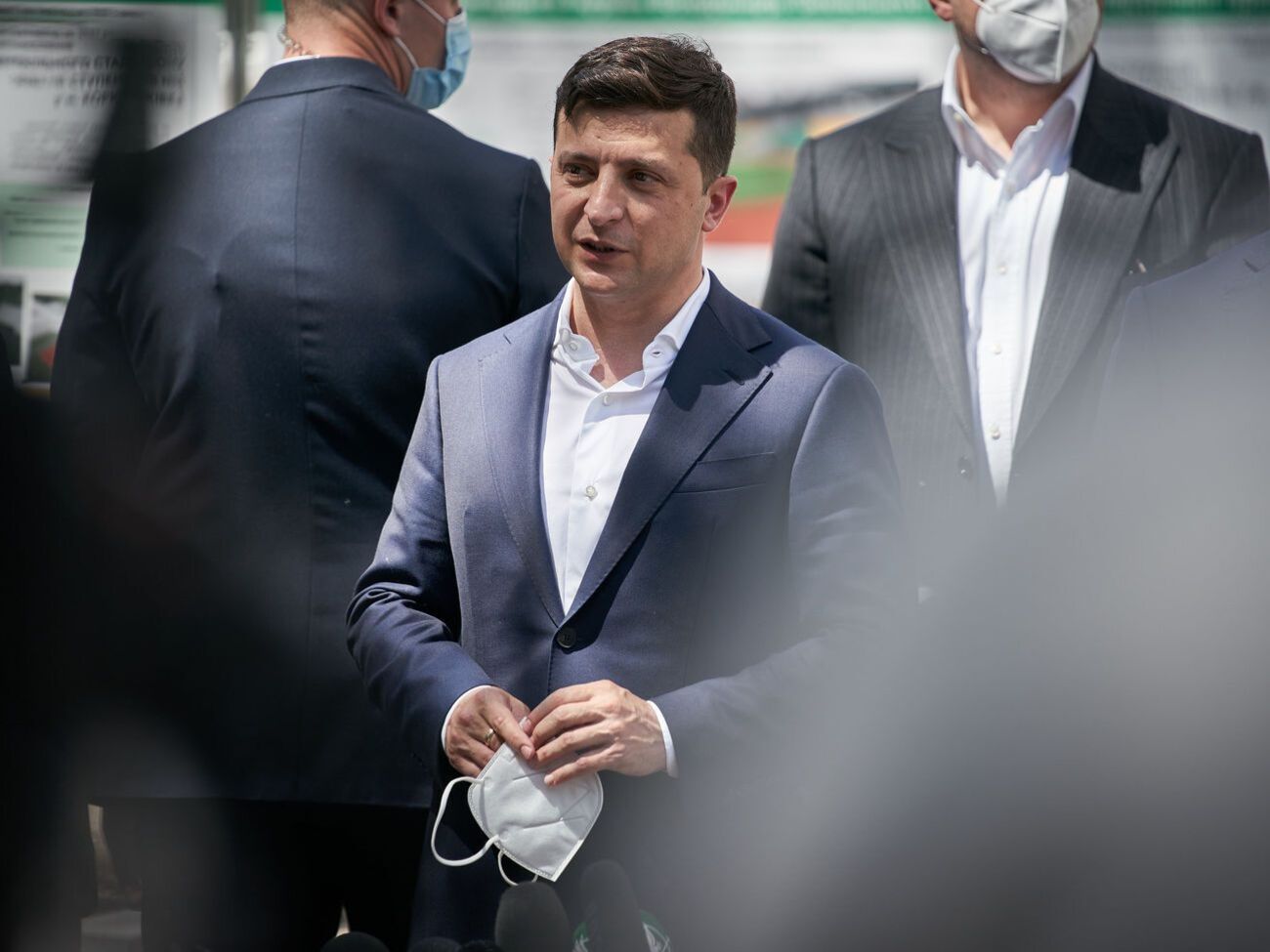 Зеленський найближчими днями особисто спілкуватиметься тільки з охороною та найближчими помічниками