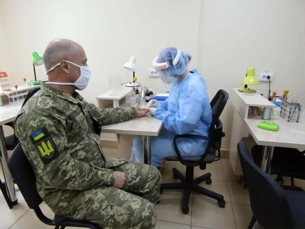 На изоляции (в том числе самоизоляции) находится 536 военнослужащих