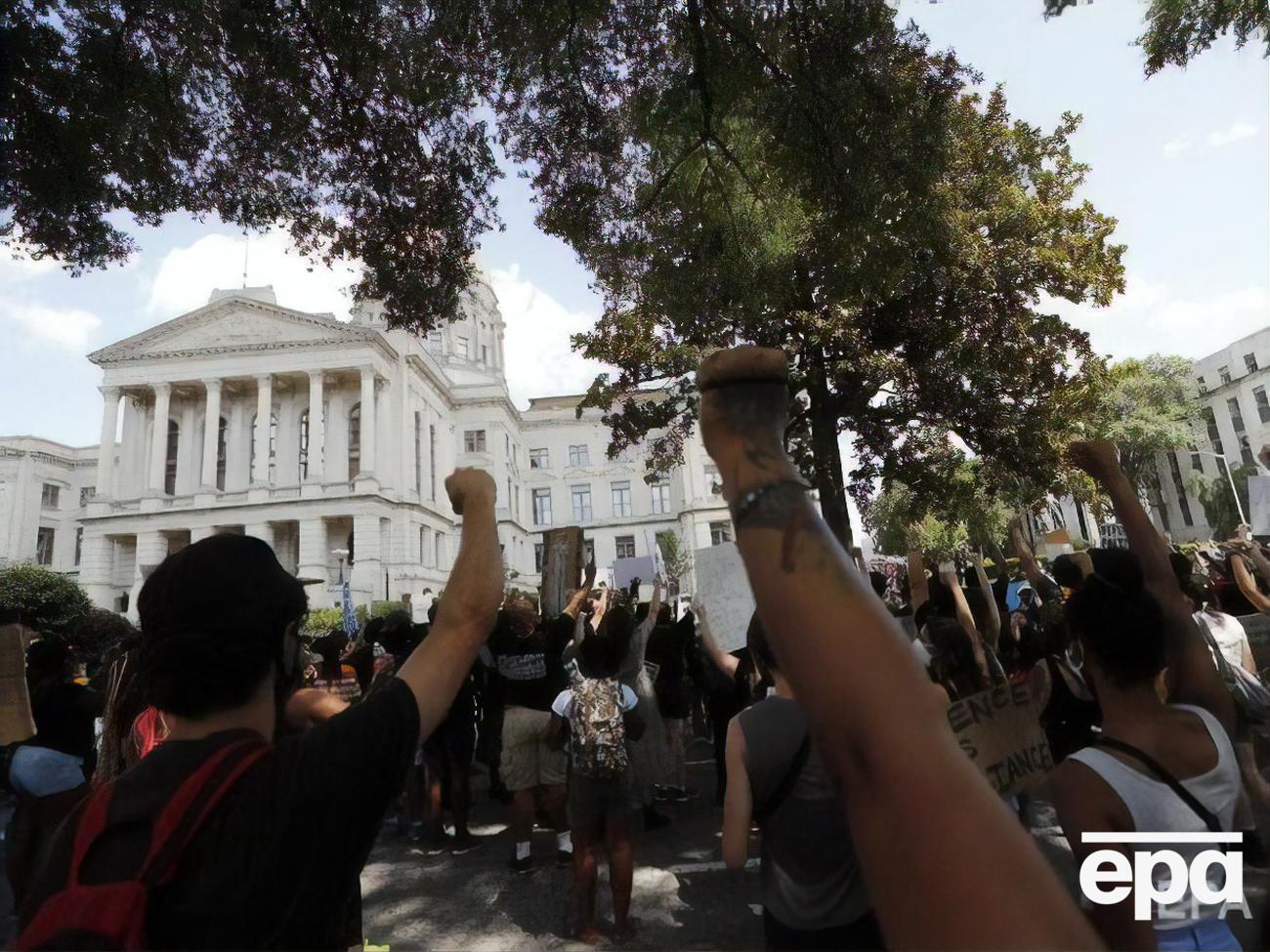 Жители Атланты вышли на акции протеста