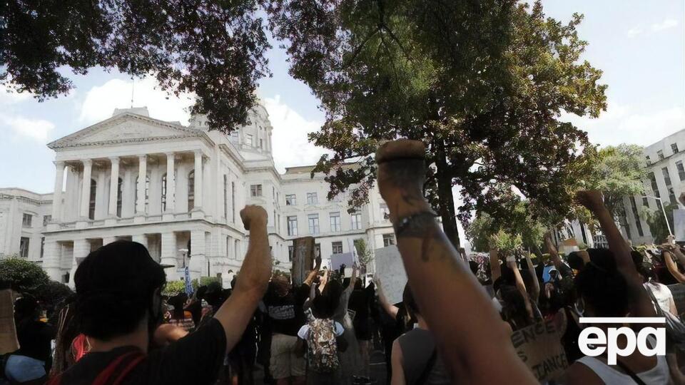 Жители Атланты вышли на акции протеста