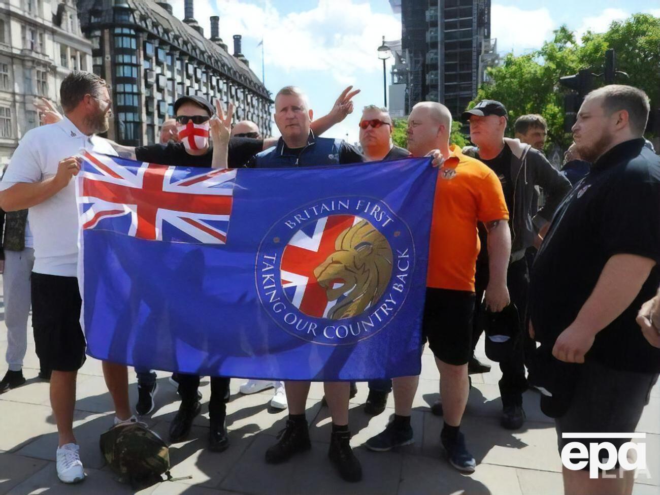 Правые британцы вышли в защиту своего национального достояния