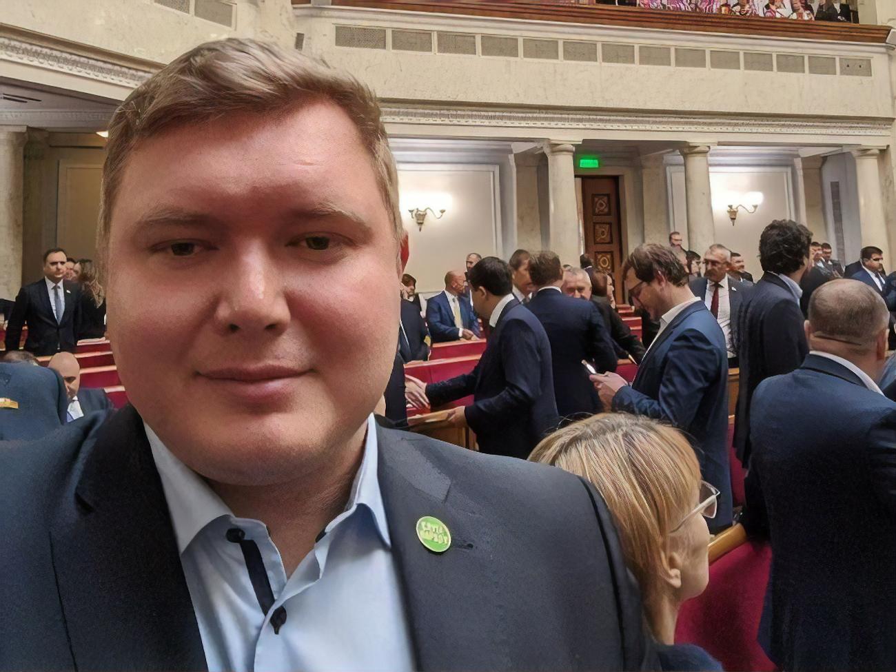 Кривошеєв проживає в місті Ужгород, повідомляє ЦВК