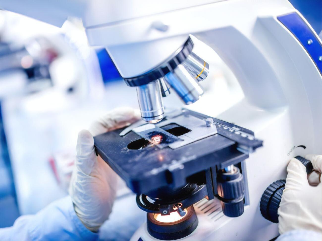 За сутки от COVID-19 умерли 12 человек