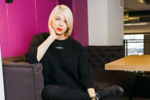 Onuka: "Ой світ ясний, поясни мої сни. В темному місці вони заквітають вночі"