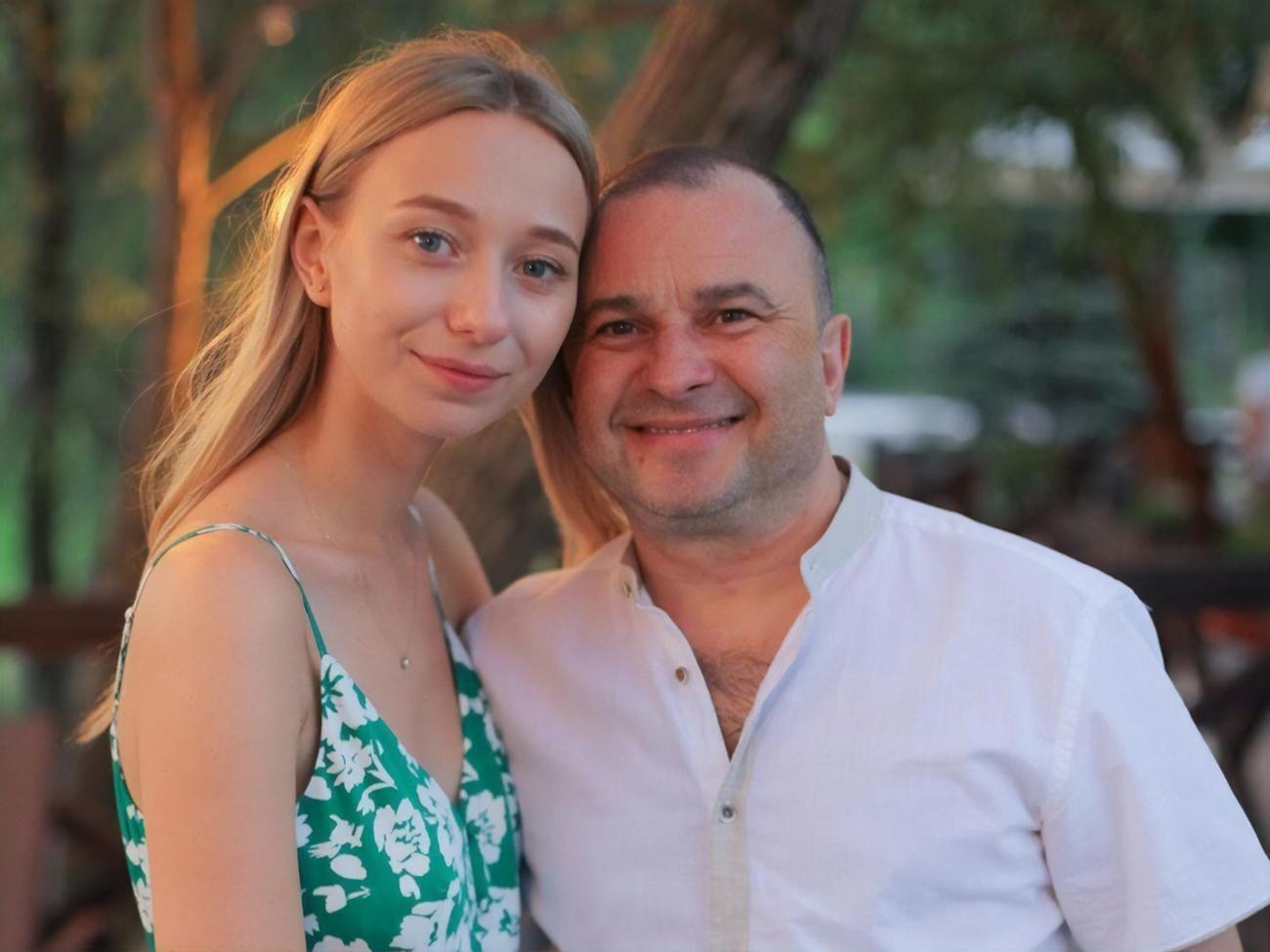 Павлик: Любимая, поздравляю! Догоняешь