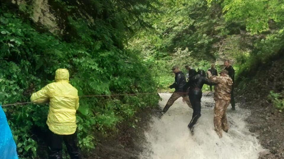 Другу групу туристів вивели приблизно о 10-й ранку 15 червня