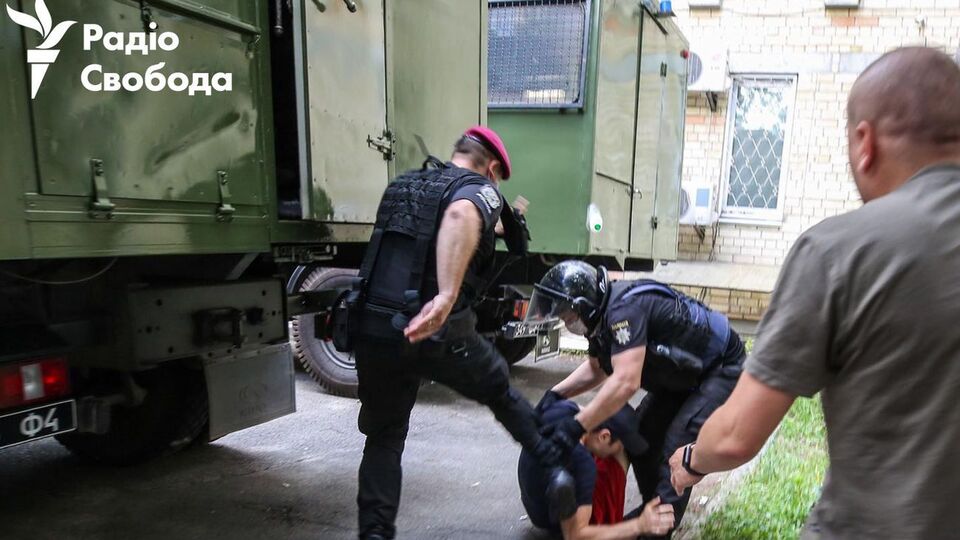 Полиция применяла против участников акции силу