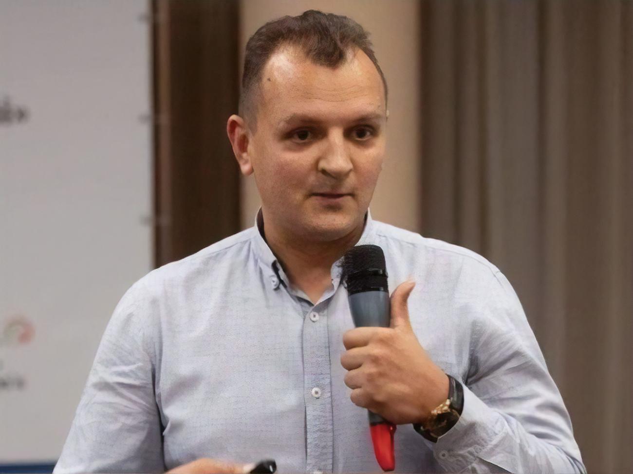 Александрін: Не розумію, навіщо витрачати гроші на дорогі костюми біозахисту, коли в нас досі немає якісних респіраторів для лікарів