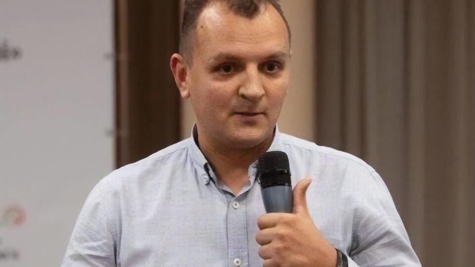 Александрин: Не понимаю, зачем тратить деньги на дорогие костюмы биозащиты, когда у нас до сих пор нет качественных респираторов для врачей
