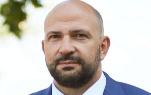 Парцхаладзе пытается выдавать себя за ярого сторонника президентской градостроительной реформы, утверждают журналисты