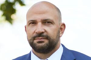 Парцхаладзе пытается выдавать себя за ярого сторонника президентской градостроительной реформы, утверждают журналисты