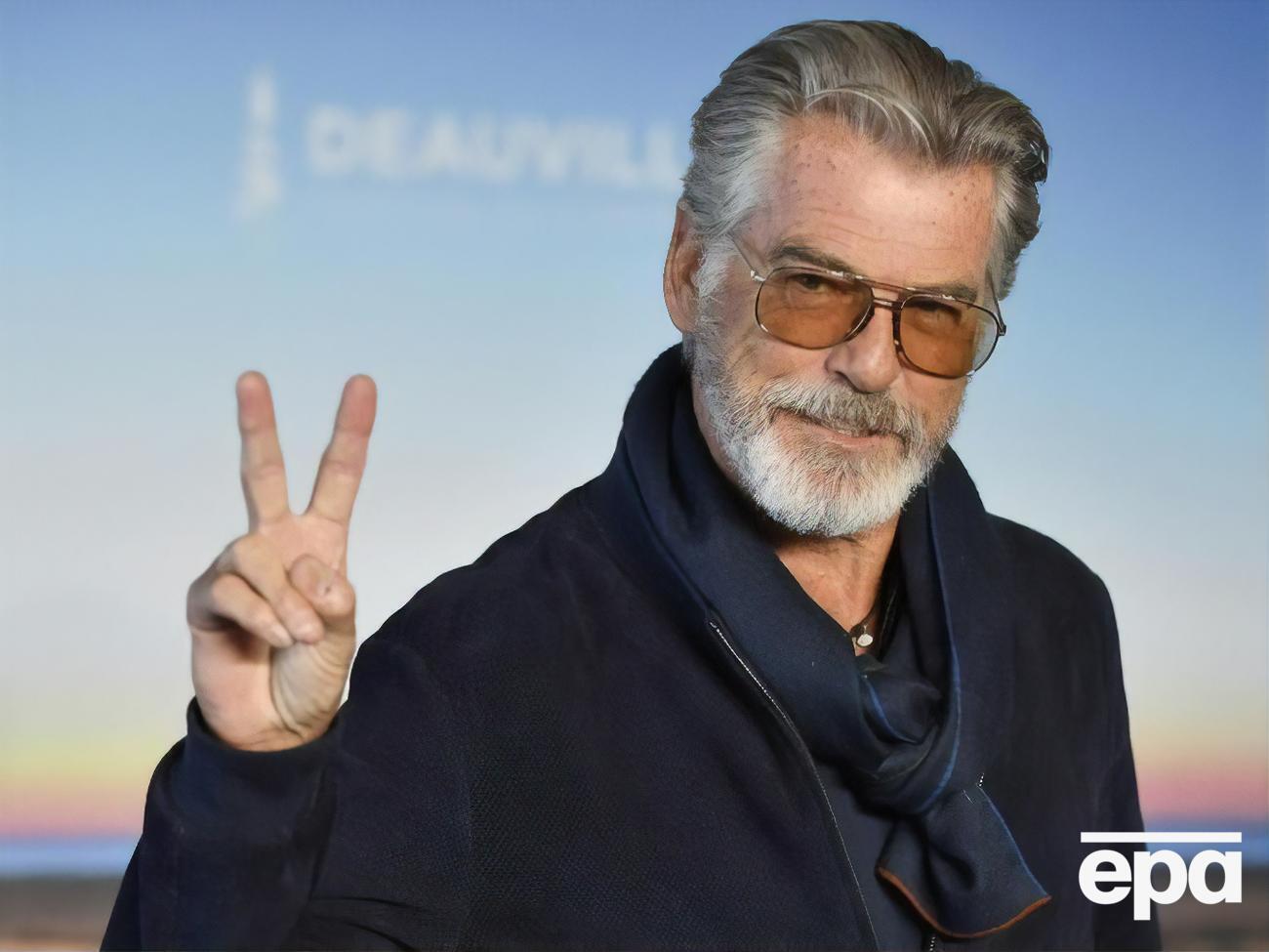 Броснан во время пандемии живет на Гавайях